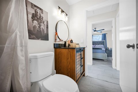 Commercial property in Miami, Florida 180.6 sq.m. № 2057144 - photo 24