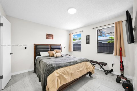 Commercial property in Miami, Florida 180.6 sq.m. № 2057144 - photo 19