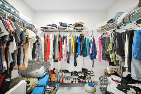 Commercial property in Miami, Florida 180.6 sq.m. № 2057144 - photo 22