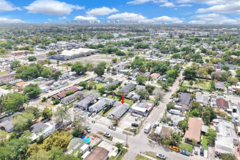 Commercial property in Miami, Florida 180.6 sq.m. № 2057144 - photo 6