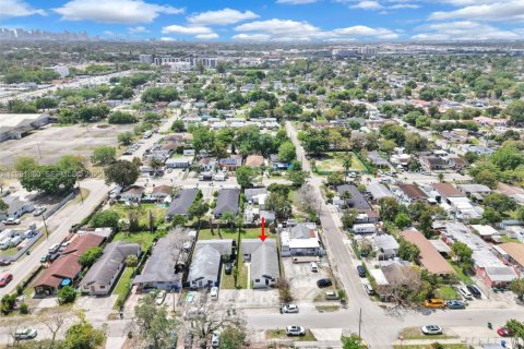 Commercial property in Miami, Florida 180.6 sq.m. № 2057144 - photo 5