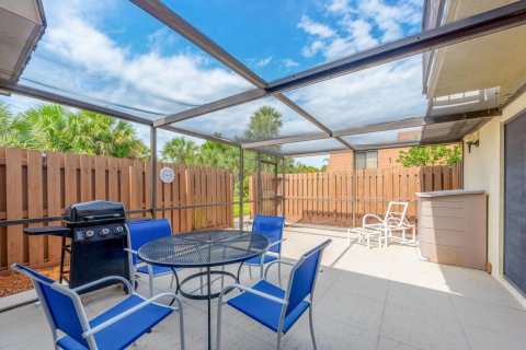 Adosado en venta en Stuart, Florida, 2 dormitorios, 119.66 m2 № 1054947 - foto 1