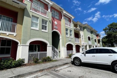 Condominio en Doral, Florida, 3 dormitorios  № 2021974