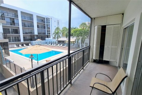 Copropriété à vendre à Sunny Isles Beach, Floride: 2 chambres, 70.05 m2 № 2179662 - photo 3