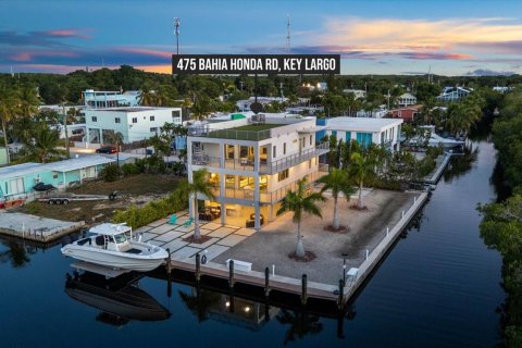 House in Key Largo, Florida 5 bedrooms, 264.59 sq.m. № 2304200