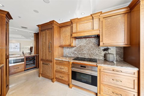 Condo in Miami, Florida, 2 bedrooms № 1972909 - photo 17