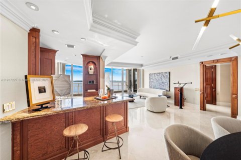 Condo in Miami, Florida, 2 bedrooms № 1972909 - photo 13