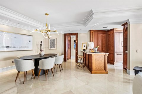 Condo in Miami, Florida, 2 bedrooms № 1972909 - photo 10