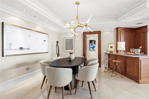 Condo in Miami, Florida, 2 bedrooms № 1972909 - photo 11