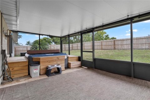 House in Lake Alfred, Florida 3 bedrooms, 156.91 sq.m. № 1903826 - photo 4