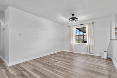 House in Lake Alfred, Florida 3 bedrooms, 156.91 sq.m. № 1903826 - photo 9