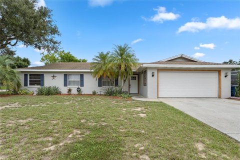 House in Lake Alfred, Florida 3 bedrooms, 156.91 sq.m. № 1903826 - photo 1