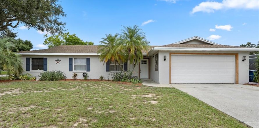 House in Lake Alfred, Florida 3 bedrooms, 156.91 sq.m. № 1903826