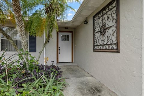 House in Lake Alfred, Florida 3 bedrooms, 156.91 sq.m. № 1903826 - photo 5