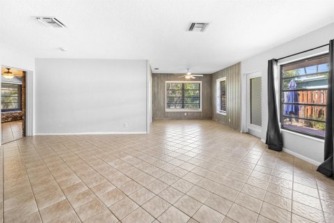House in Boynton Beach, Florida 3 bedrooms, 166.02 sq.m. № 2081975 - photo 18