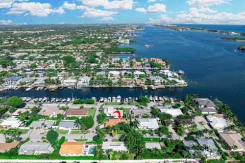 House in Boynton Beach, Florida 3 bedrooms, 166.02 sq.m. № 2081975 - photo 26