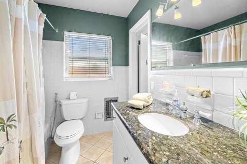 House in Boynton Beach, Florida 3 bedrooms, 166.02 sq.m. № 2081975 - photo 7