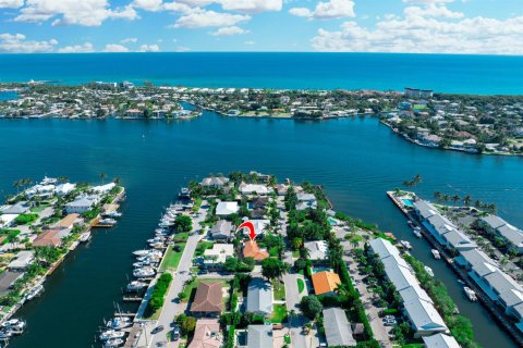 House in Boynton Beach, Florida 3 bedrooms, 166.02 sq.m. № 2081975