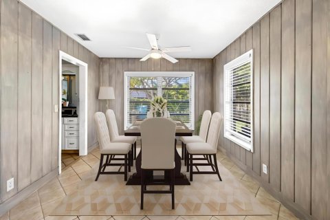 House in Boynton Beach, Florida 3 bedrooms, 166.02 sq.m. № 2081975 - photo 11