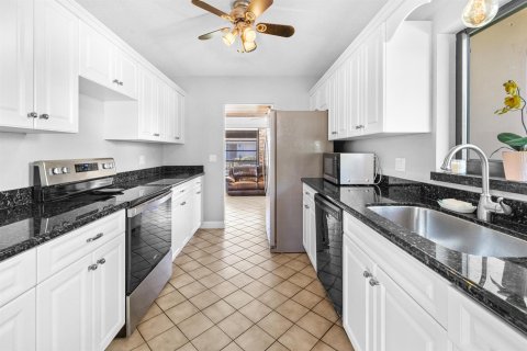 House in Boynton Beach, Florida 3 bedrooms, 166.02 sq.m. № 2081975 - photo 6