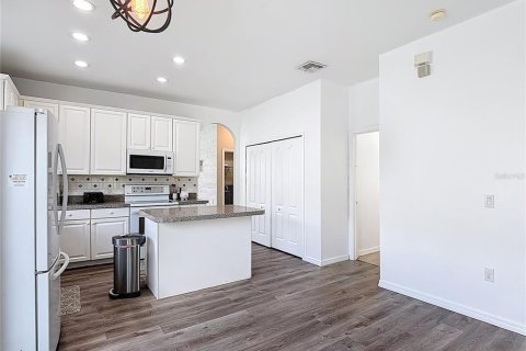 House in Kissimmee, Florida 4 bedrooms, 181.62 sq.m. № 1817414 - photo 9