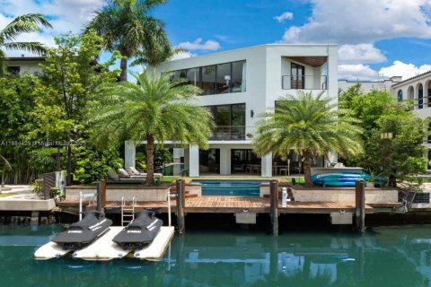 Купить виллу или дом в Майами, Флорида 5 спален, 499.63м2, № 1931377 - фото 8
