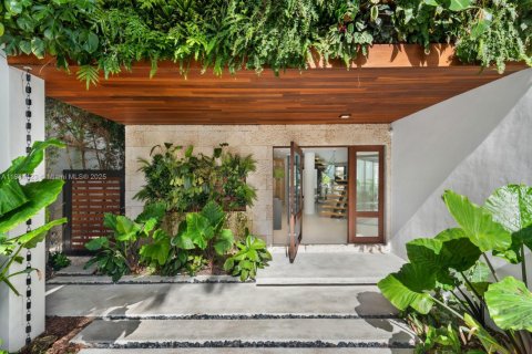 Купить виллу или дом в Майами, Флорида 5 спален, 499.63м2, № 1931377 - фото 2