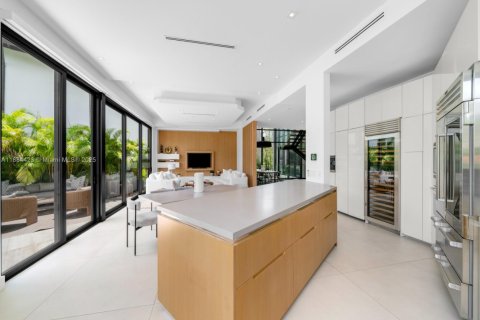 Купить виллу или дом в Майами, Флорида 5 спален, 499.63м2, № 1931377 - фото 18