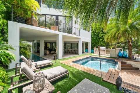 Купить виллу или дом в Майами, Флорида 5 спален, 499.63м2, № 1931377 - фото 3