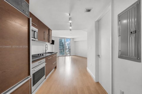 Estudio en el Condominio en Miami, Florida  № 2191449
