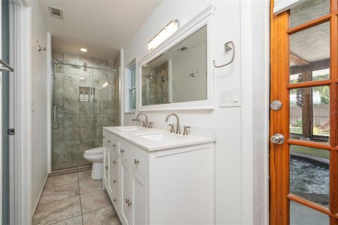 Купить виллу или дом в Сарасота, Флорида 6 комнат, 139.45м2, № 2226023 - фото 18