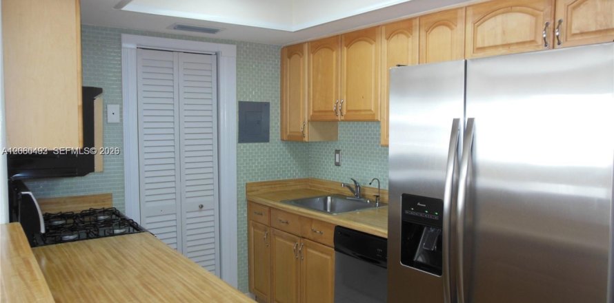 Condominio en Hialeah, Florida, 2 dormitorios  № 2270206