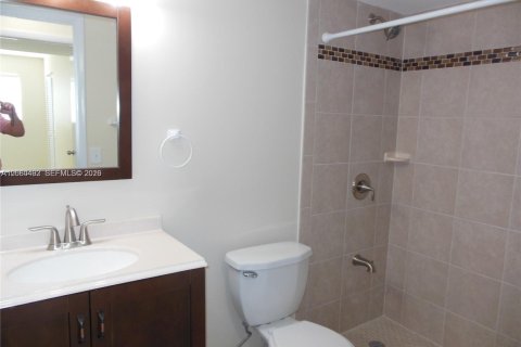Condominio en alquiler en Hialeah, Florida, 2 dormitorios, 98.48 m2 № 2270206 - foto 8
