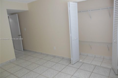 Condominio en alquiler en Hialeah, Florida, 2 dormitorios, 98.48 m2 № 2270206 - foto 6