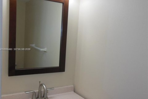 Condominio en alquiler en Hialeah, Florida, 2 dormitorios, 98.48 m2 № 2270206 - foto 5