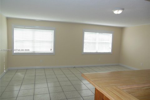 Condominio en alquiler en Hialeah, Florida, 2 dormitorios, 98.48 m2 № 2270206 - foto 3