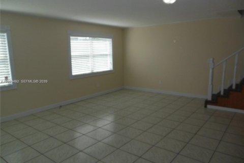 Condominio en alquiler en Hialeah, Florida, 2 dormitorios, 98.48 m2 № 2270206 - foto 4