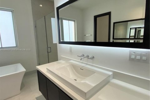 Купить виллу или дом в Дорал, Флорида 4 спальни, 320.33м2, № 1947678 - фото 17