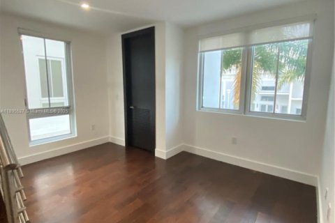 Купить виллу или дом в Дорал, Флорида 4 спальни, 320.33м2, № 1947678 - фото 10