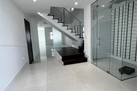 Купить виллу или дом в Дорал, Флорида 4 спальни, 320.33м2, № 1947678 - фото 2