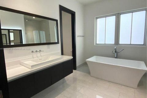 Купить виллу или дом в Дорал, Флорида 4 спальни, 320.33м2, № 1947678 - фото 16