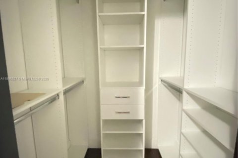 Купить виллу или дом в Дорал, Флорида 4 спальни, 320.33м2, № 1947678 - фото 14