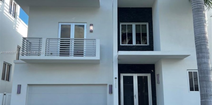 Дом в Дорал, Флорида 4 спальни, 320.33м2 № 1947678