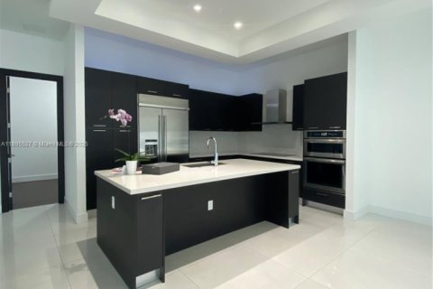 Купить виллу или дом в Дорал, Флорида 4 спальни, 320.33м2, № 1947678 - фото 6