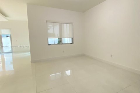 Купить виллу или дом в Дорал, Флорида 4 спальни, 320.33м2, № 1947678 - фото 4