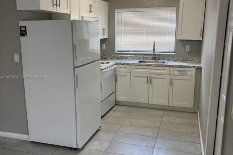 Casa en alquiler en North Lauderdale, Florida, 3 dormitorios, 92.9 m2 № 2041542 - foto 3