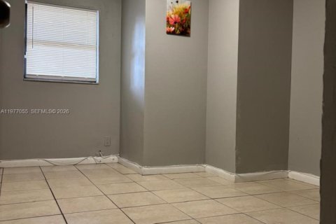 Casa en alquiler en North Lauderdale, Florida, 3 dormitorios, 92.9 m2 № 2041542 - foto 10