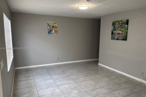 Casa en alquiler en North Lauderdale, Florida, 3 dormitorios, 92.9 m2 № 2041542 - foto 4