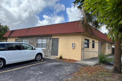 Casa en alquiler en North Lauderdale, Florida, 3 dormitorios, 92.9 m2 № 2041542 - foto 2