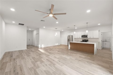 House in Spring Hill, Florida 4 bedrooms, 197.23 sq.m. № 2239586 - photo 7